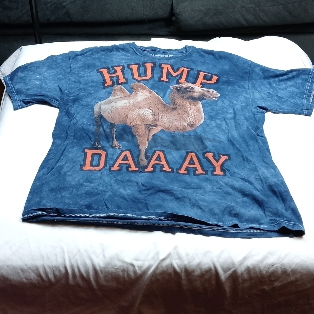 3D Tees by the mountain mens sized 2XL (50/52) Hump Day t-shirt
